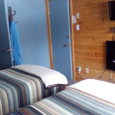 Spectacle Lake Lodgeバンクロフト エクステリア 写真